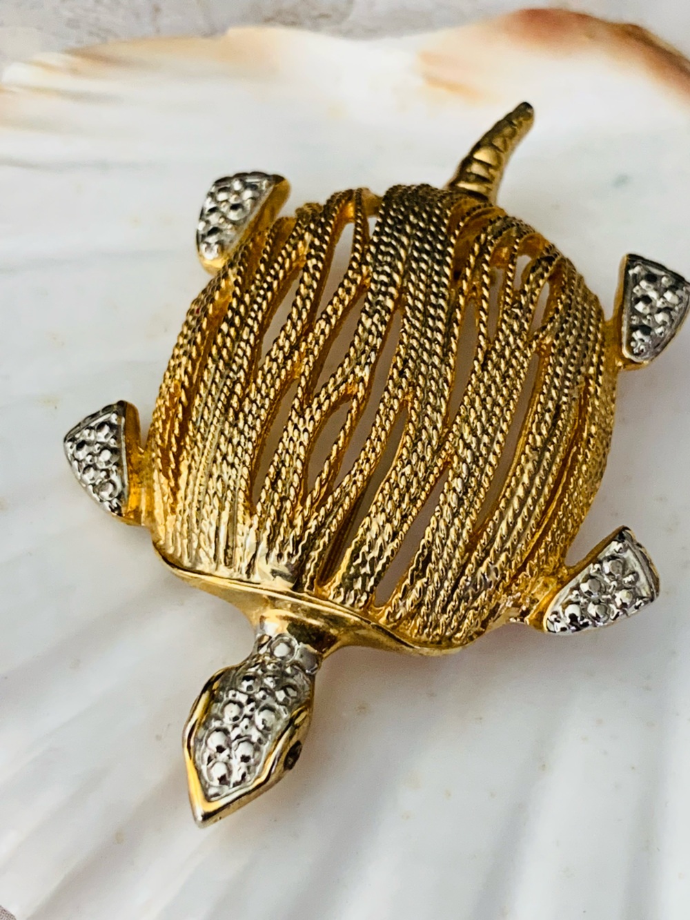 Vintage Golden Turtle or Tortoise Briich